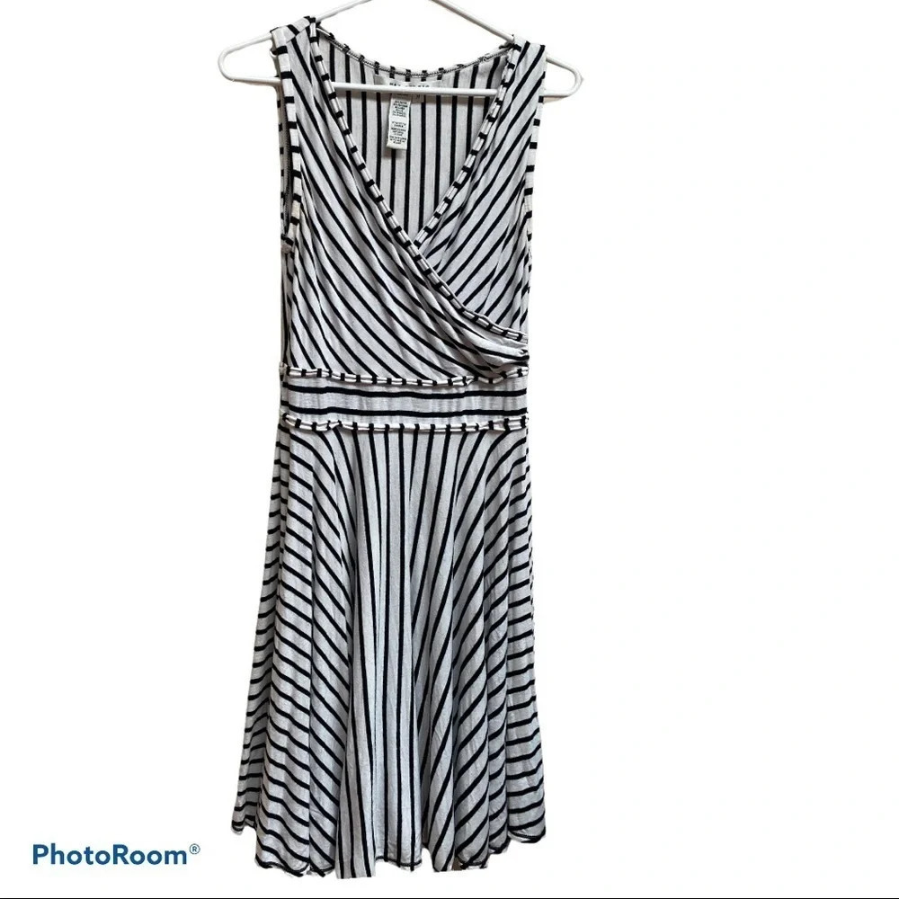 Max Studio  strike white black midi sleeveless dress Sz m